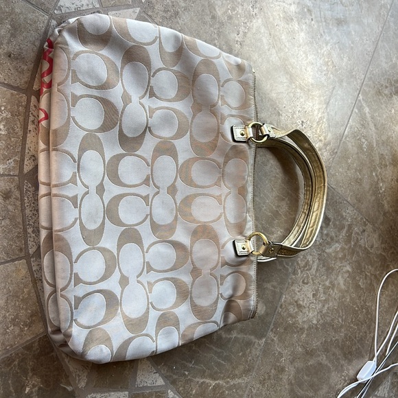 Coach Tan and Gold Shoulder Bag with Elegant Design - Picture 7 of 7